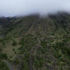 Le mont Batur dans les nuages